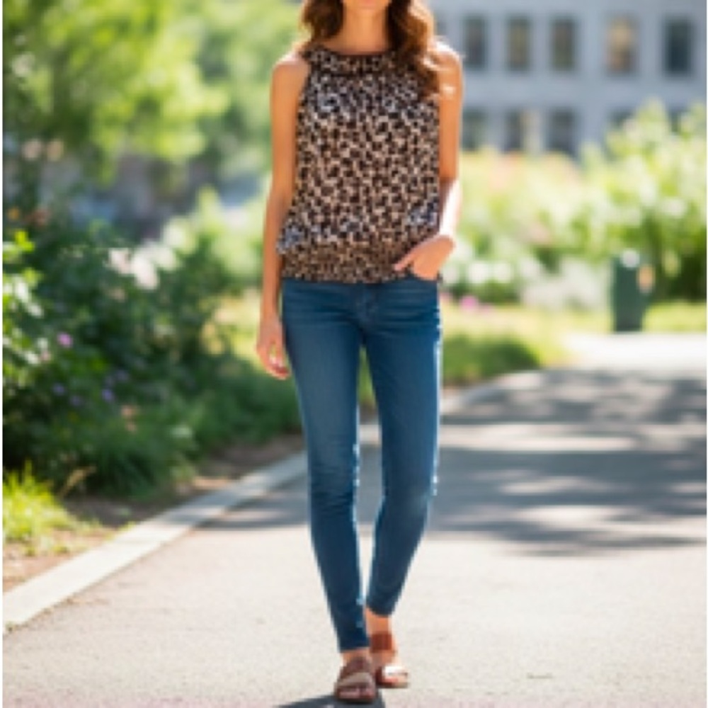 Leopard Print Sleeveless Blouse - Picture 7 of 7